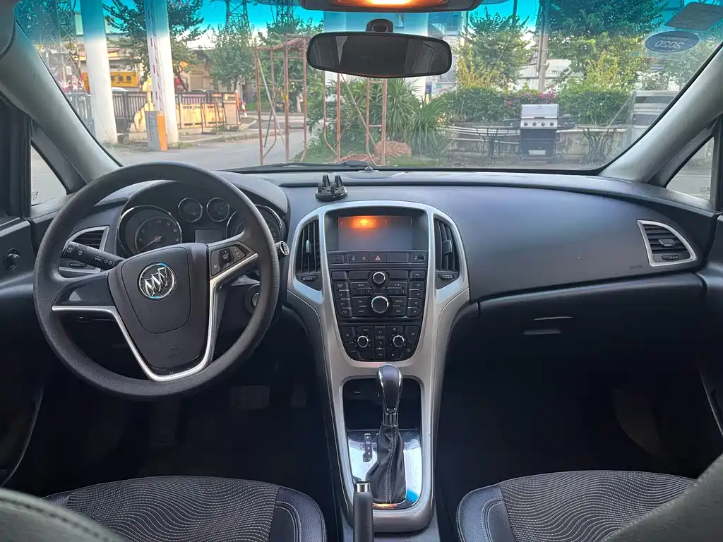 Buick Excelle GT 2013 — фото 11