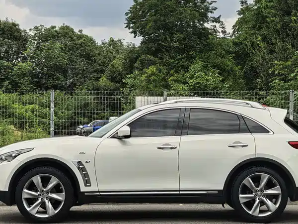 Infiniti QX70 2016