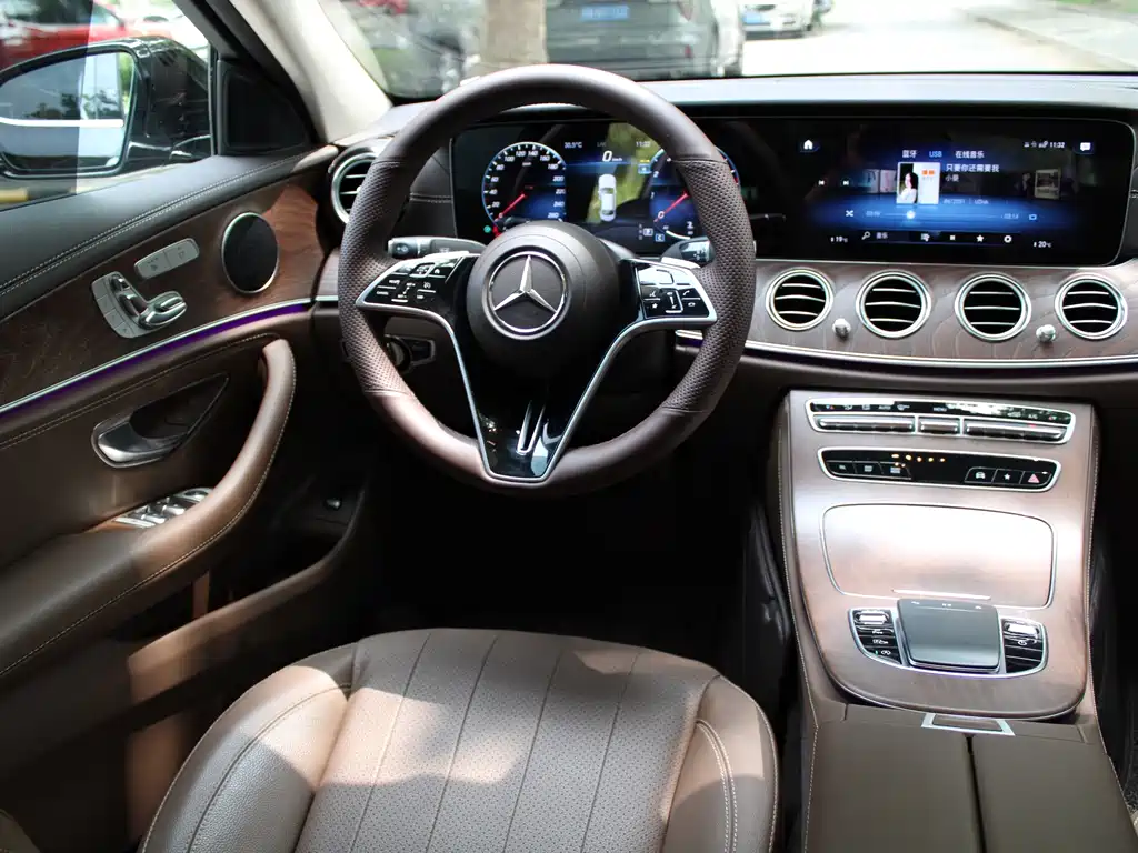 Mercedes-Benz E-Class 2023 — фото 15
