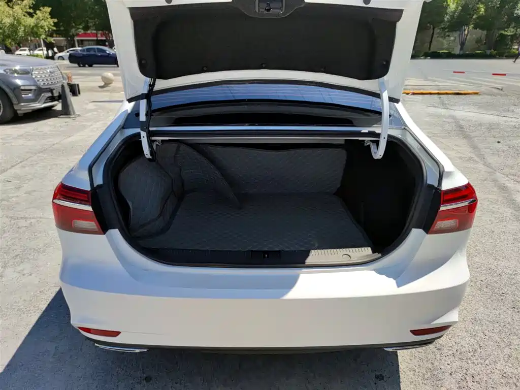 Roewe i6 Classic 2017 — фото 17