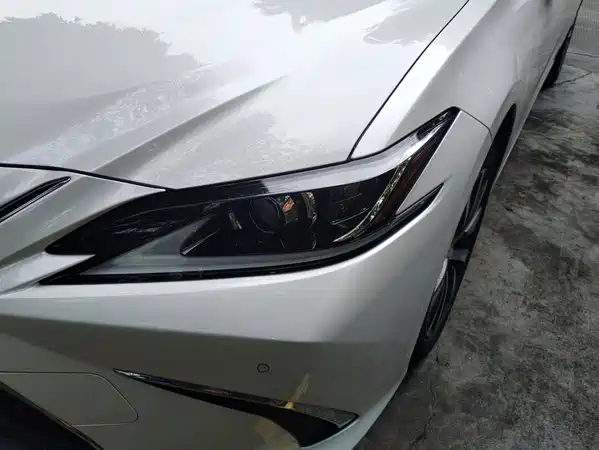 Lexus ES 2020
