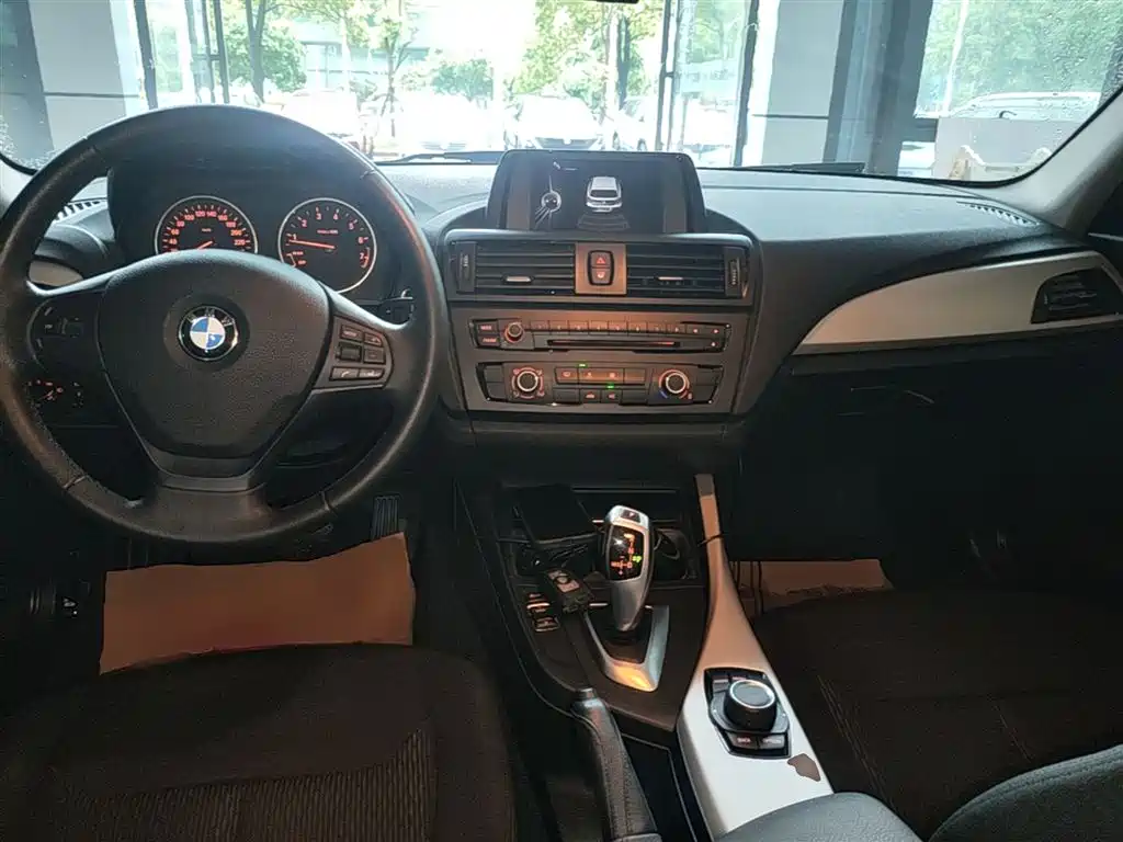 BMW 1 Series 2015 — фото 10