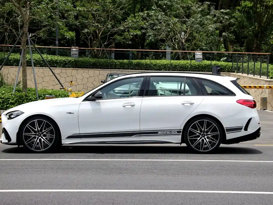 Mercedes-Benz C-Class AMG 2025 — фото 3