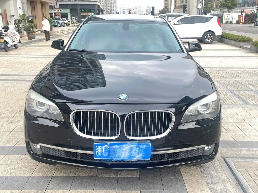 BMW 7 Series 2012 — фото 2