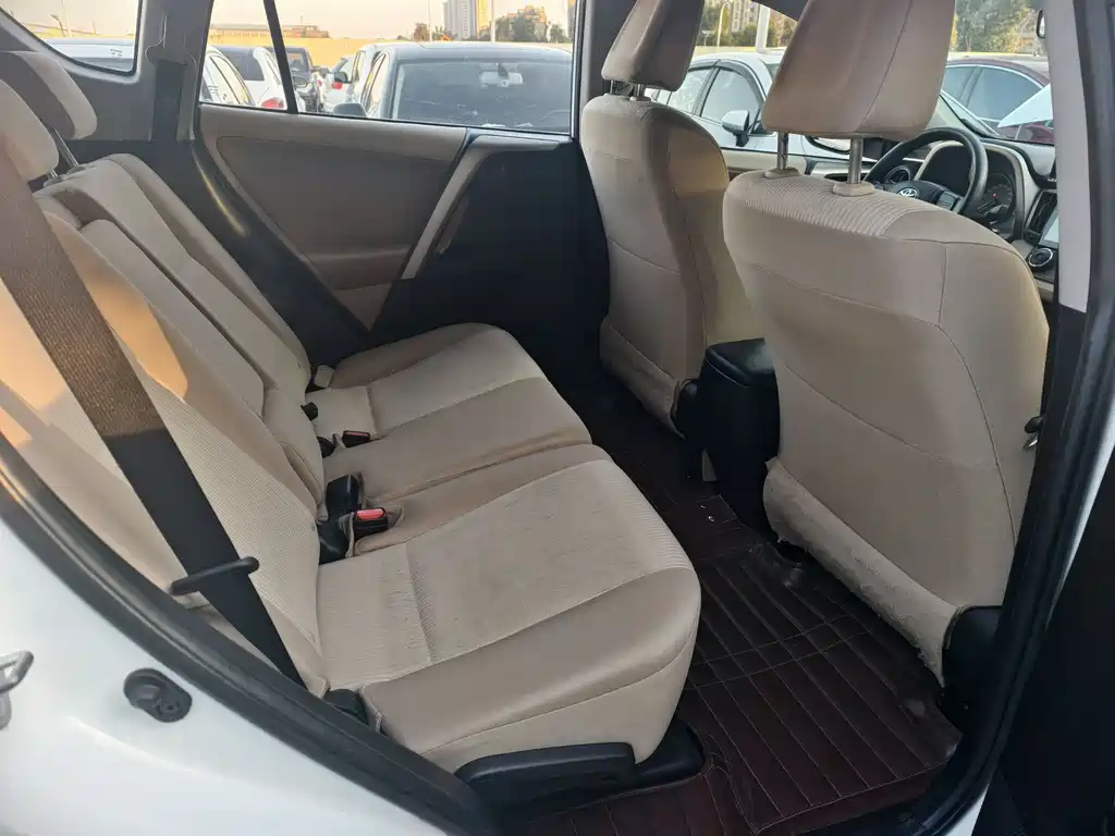 Toyota RAV4 2014 — фото 12