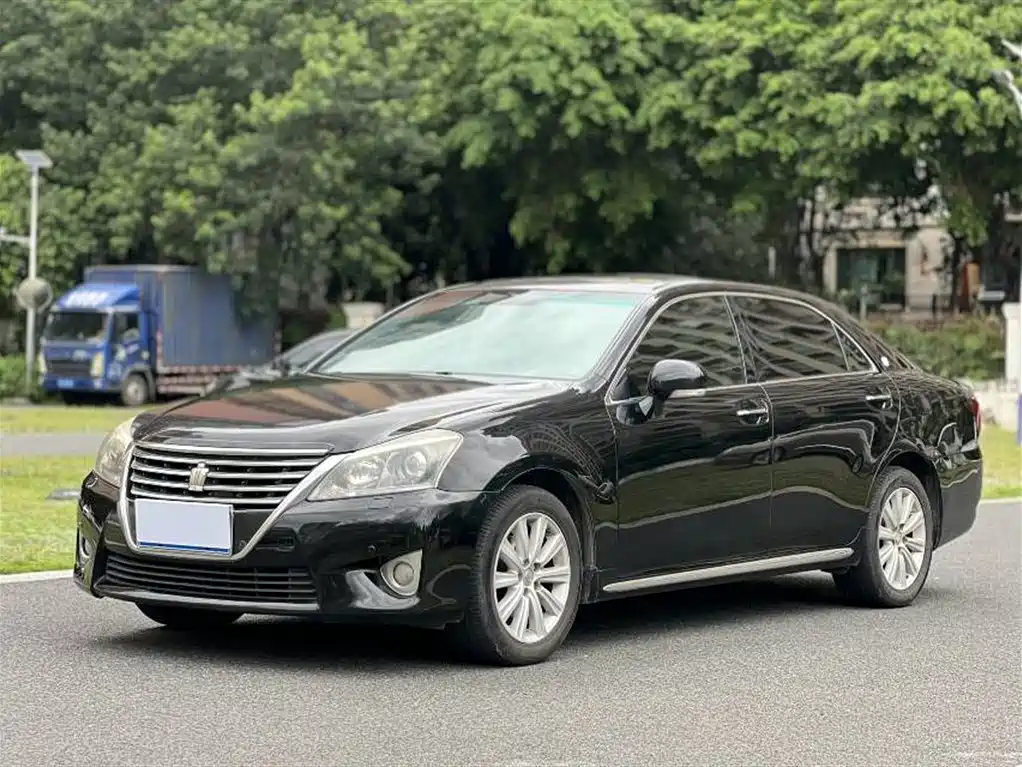 Toyota Crown 2012 — фото 1