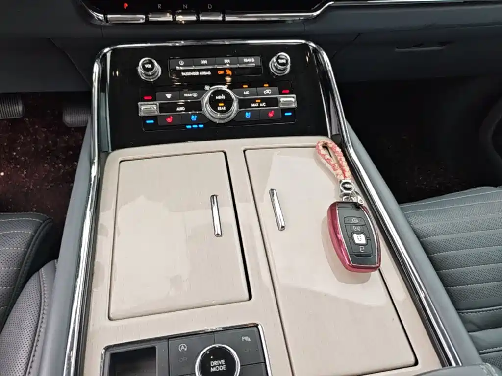 Lincoln Navigator 2019 — фото 21