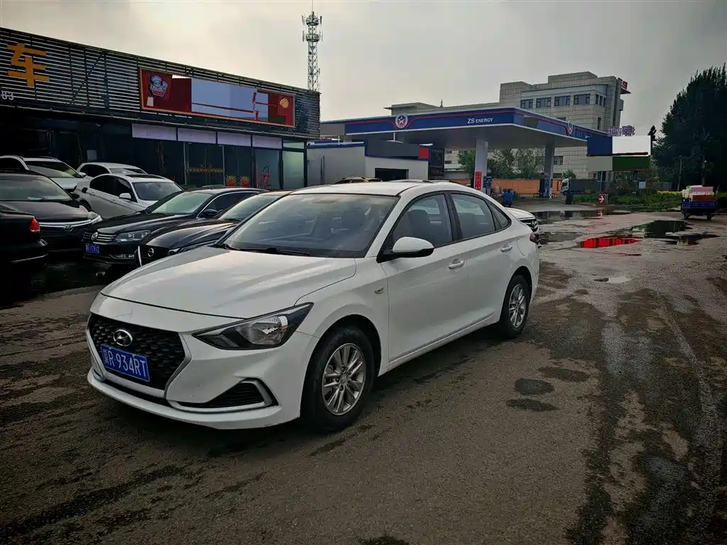 Hyundai Elantra 2021 — фото 1