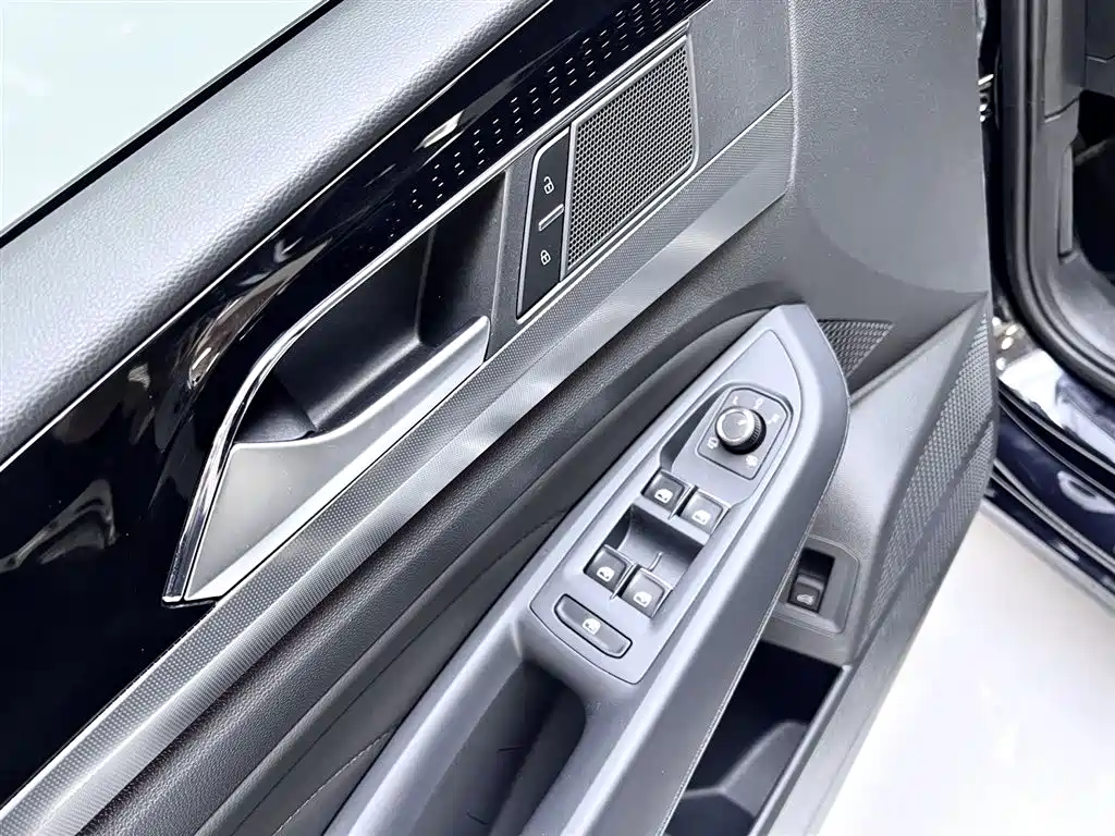 Volkswagen Passat 2022 — фото 13
