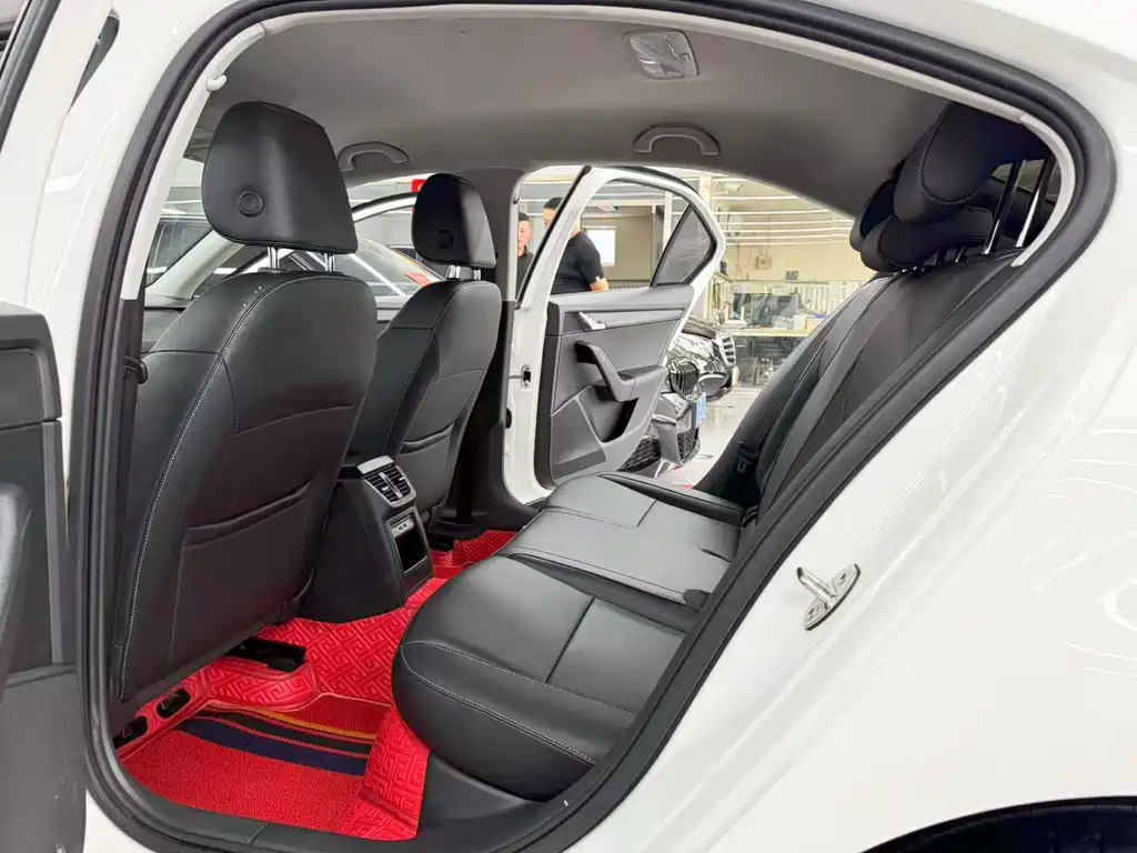 Skoda Octavia 2022 — фото 8