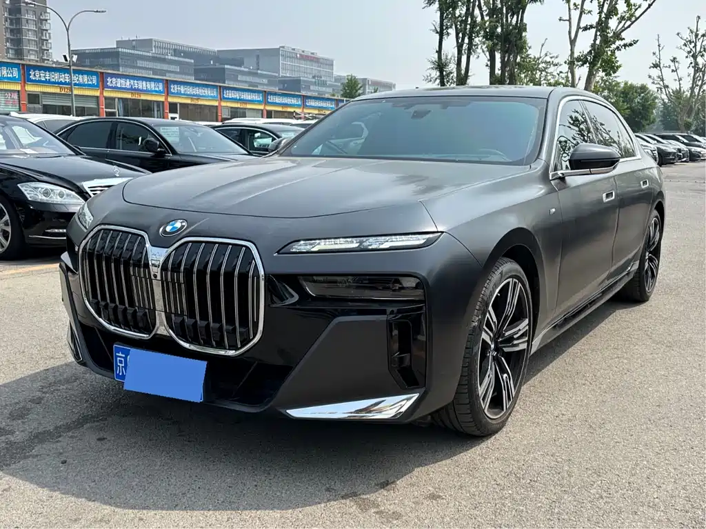 BMW 7 Series 2023 — фото 1