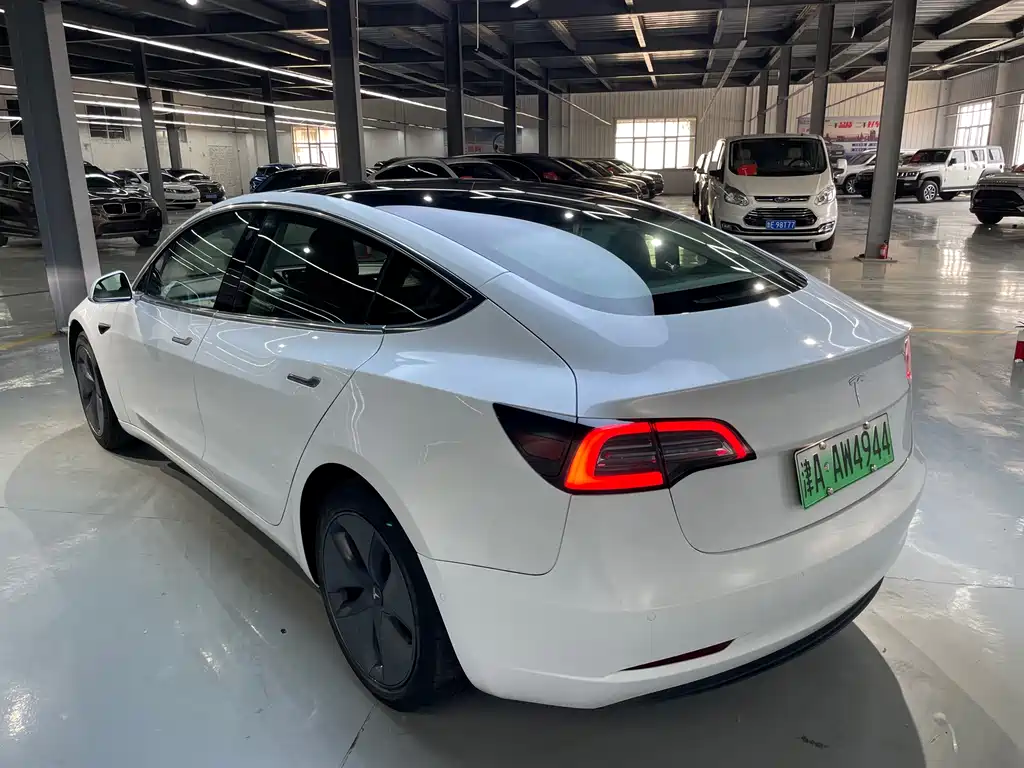 Tesla Model 3 2019 — фото 11