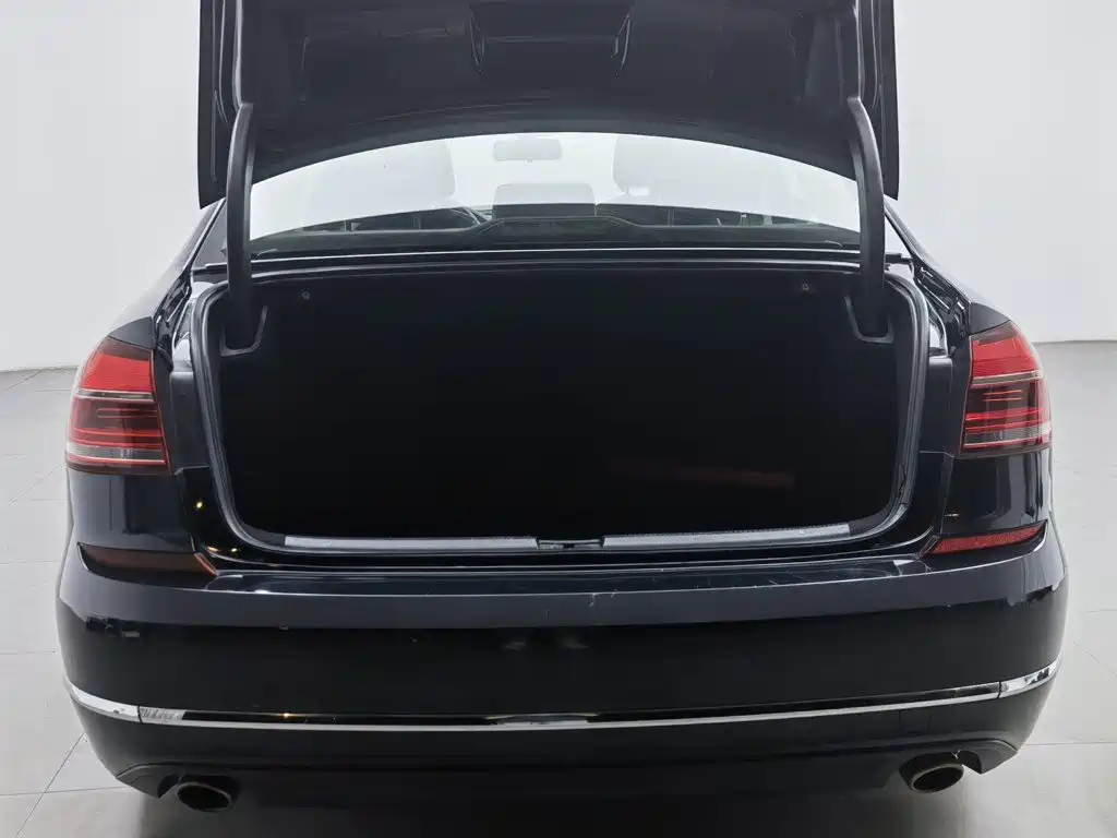 Volkswagen Passat 2018 — фото 16