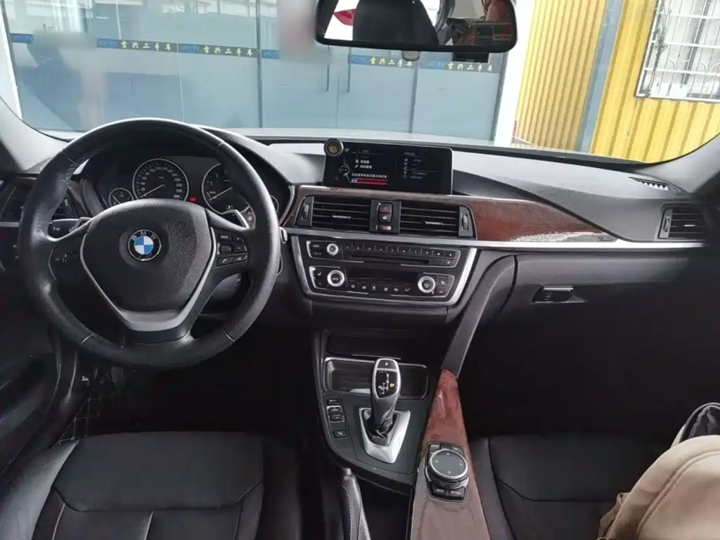BMW 3 Series 2015 — фото 10
