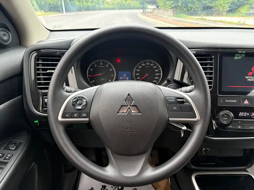 Mitsubishi Outlander 2023 — фото 12