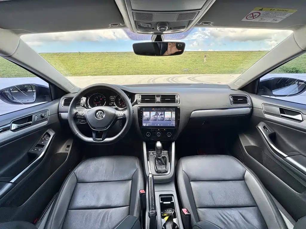 Volkswagen Sagitar 2018