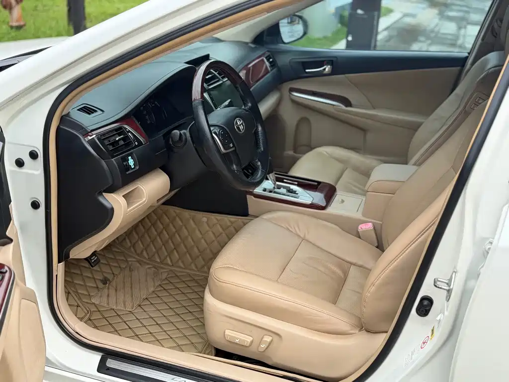 Toyota Camry 2014 — фото 15