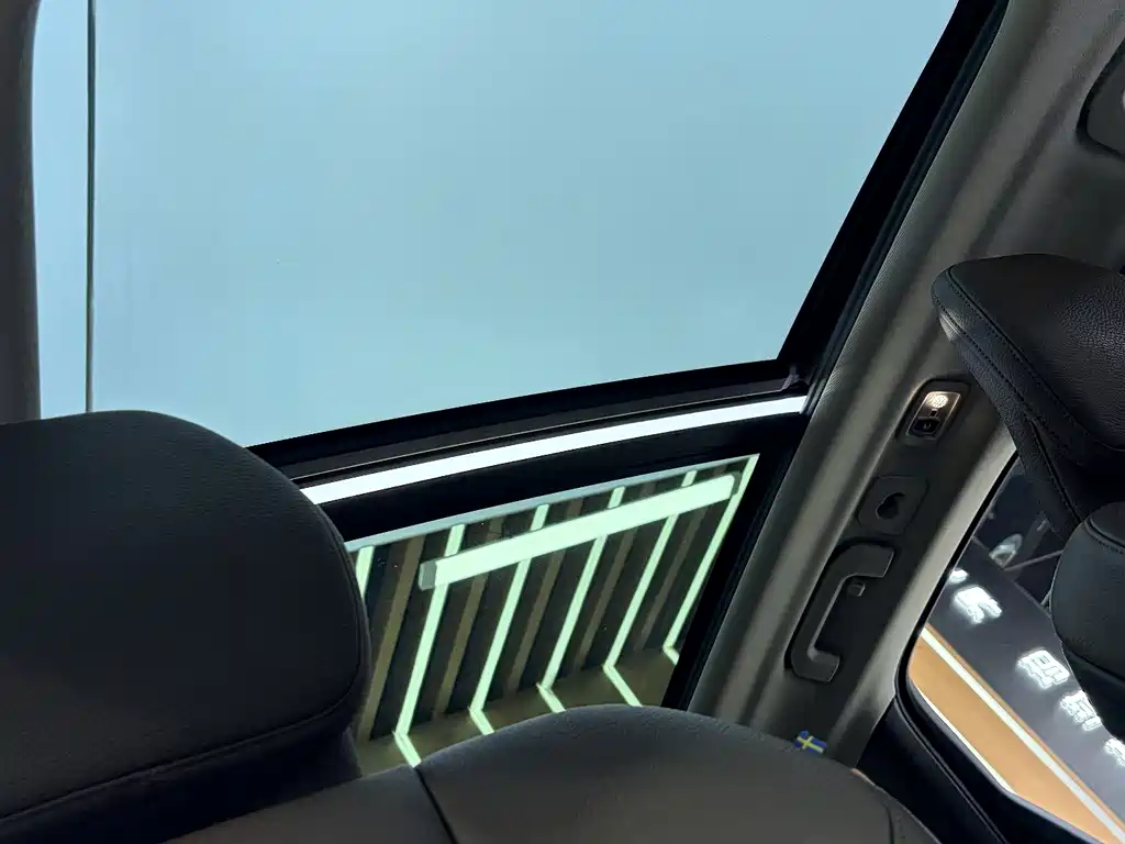 Volvo XC60 2020 — фото 20
