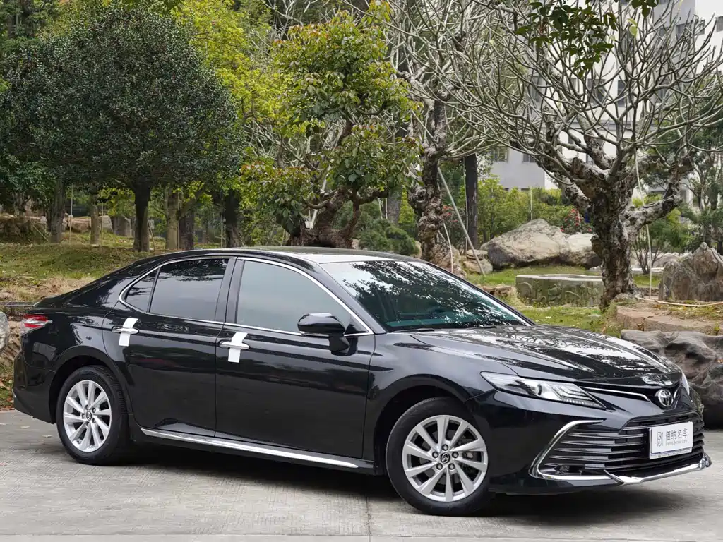 Toyota Camry 2023 — фото 3