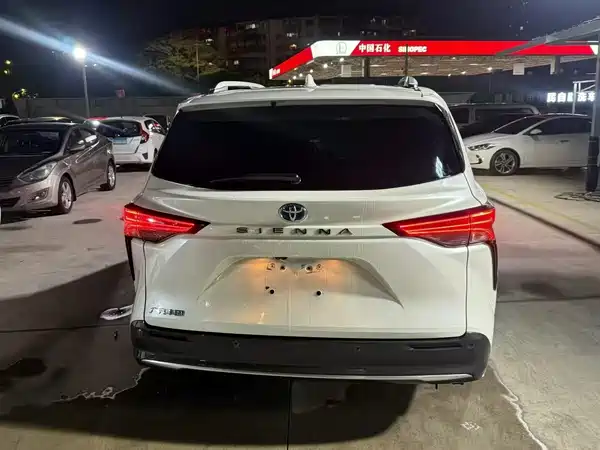 Toyota Sienna 2022