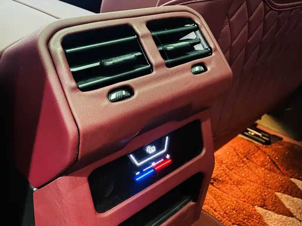 BMW 5 Series 2025 — фото 19