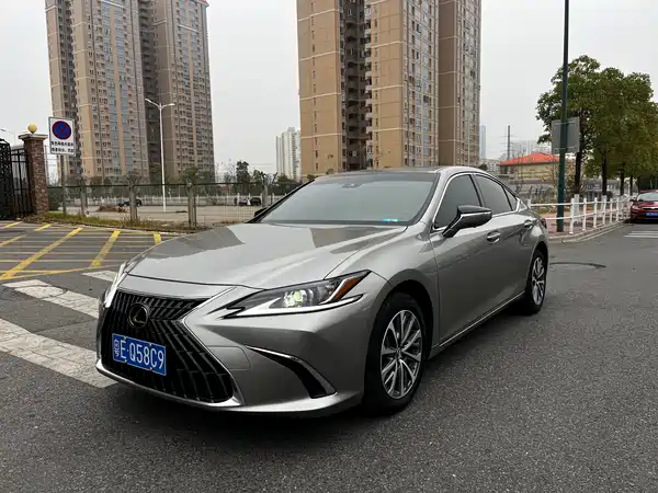Lexus ES 2022