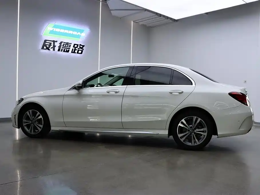 Mercedes-Benz C-Class 2020