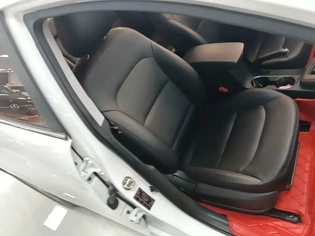 Hyundai Elantra 2018 — фото 25