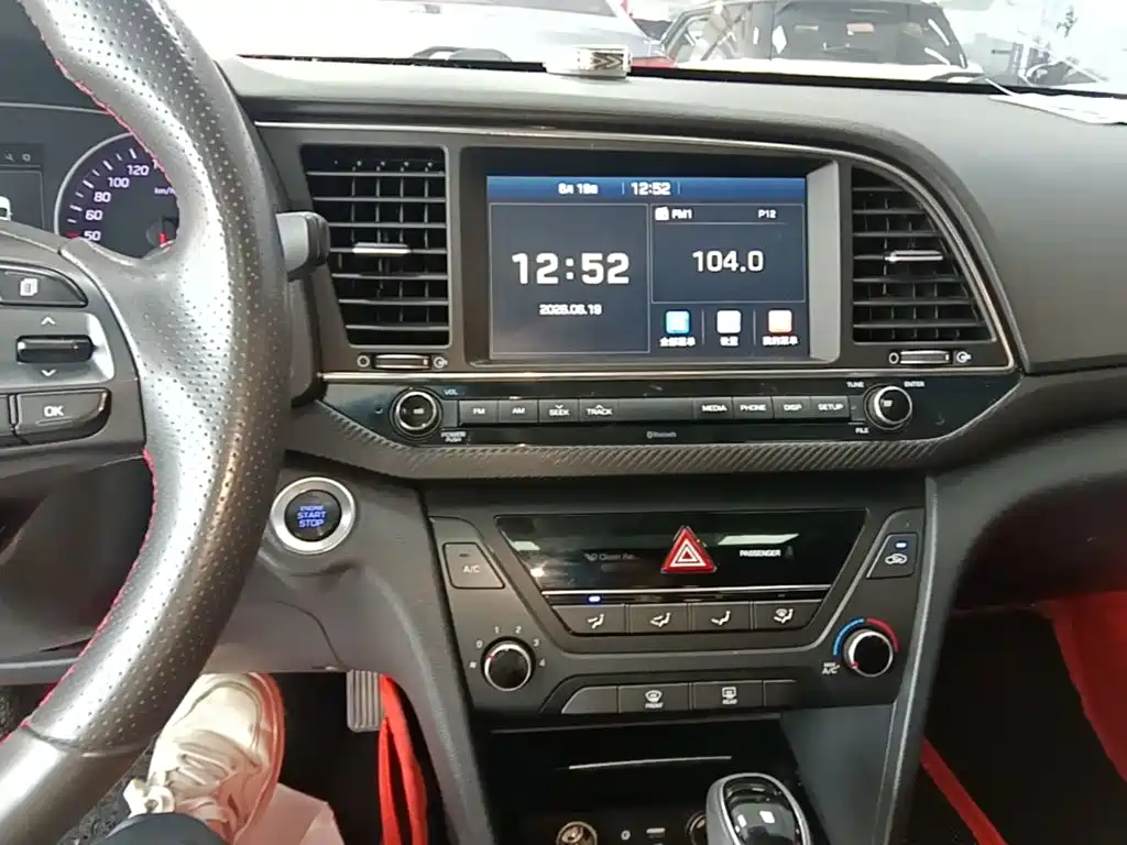 Hyundai Elantra 2018 — фото 13