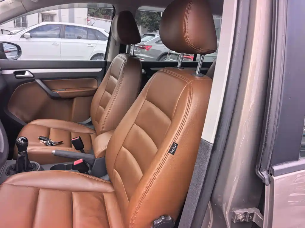 Volkswagen Touran 2015 — фото 11