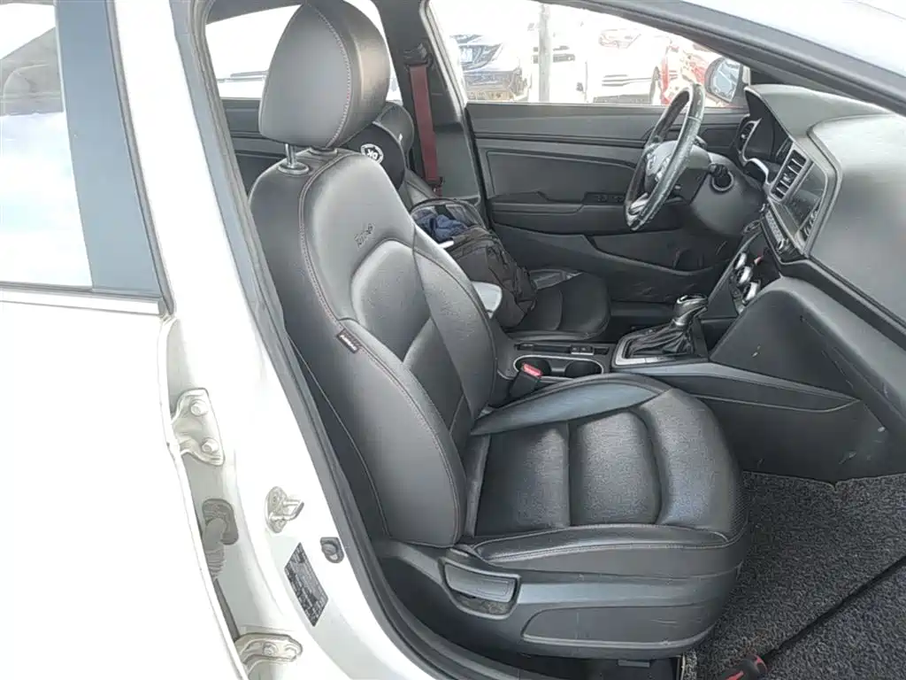 Hyundai Elantra 2019 — фото 25