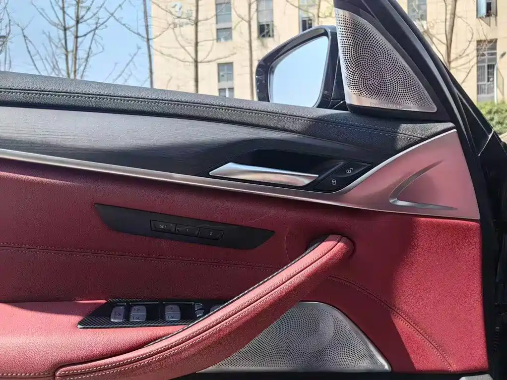 BMW 5 Series 2023 — фото 13