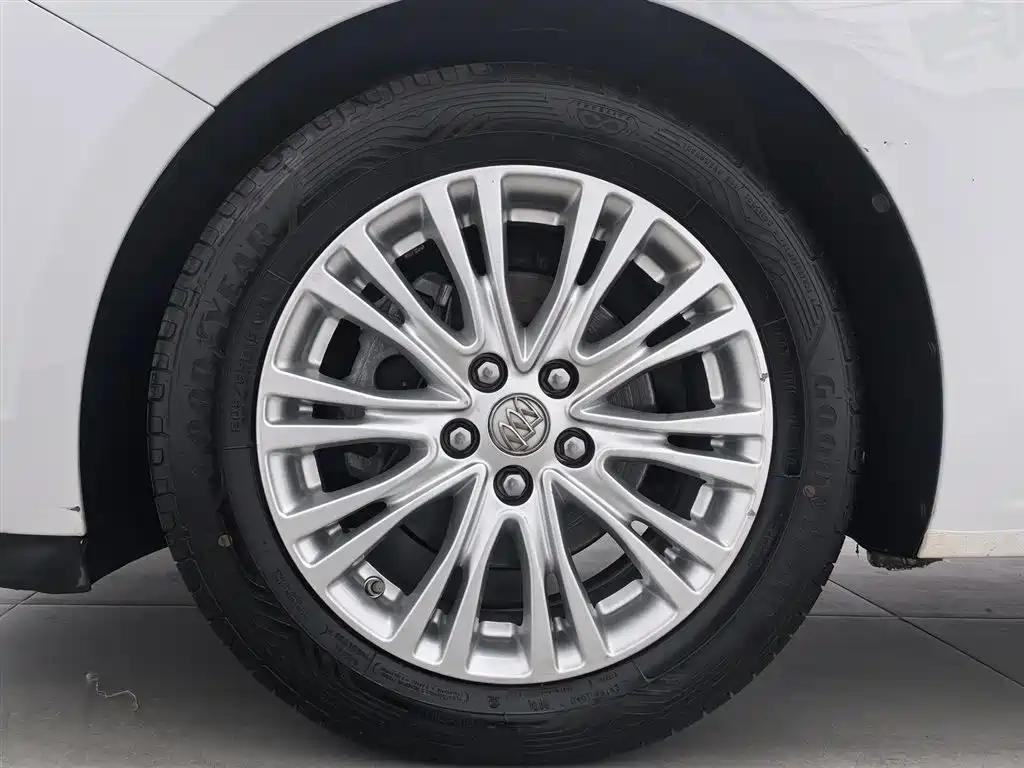 Buick Excelle 2015 — фото 17