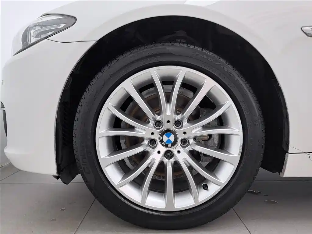 BMW 5 Series 2014 — фото 17