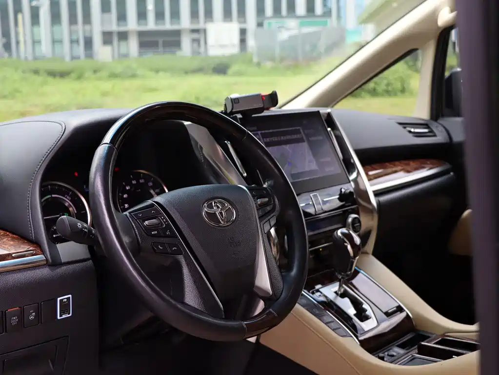 Toyota Alphard 2022 — фото 14
