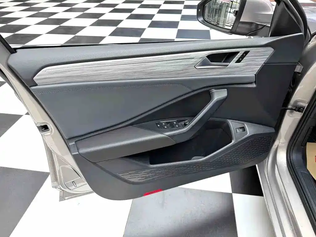 Volkswagen Sagitar 2023