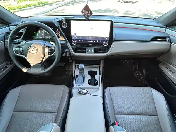 Lexus ES 2025