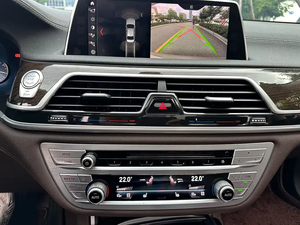 BMW 7 Series 2017 — фото 13