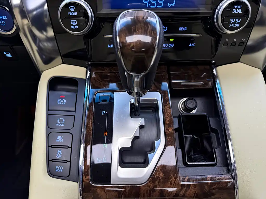 Toyota Alphard 2022 — фото 11