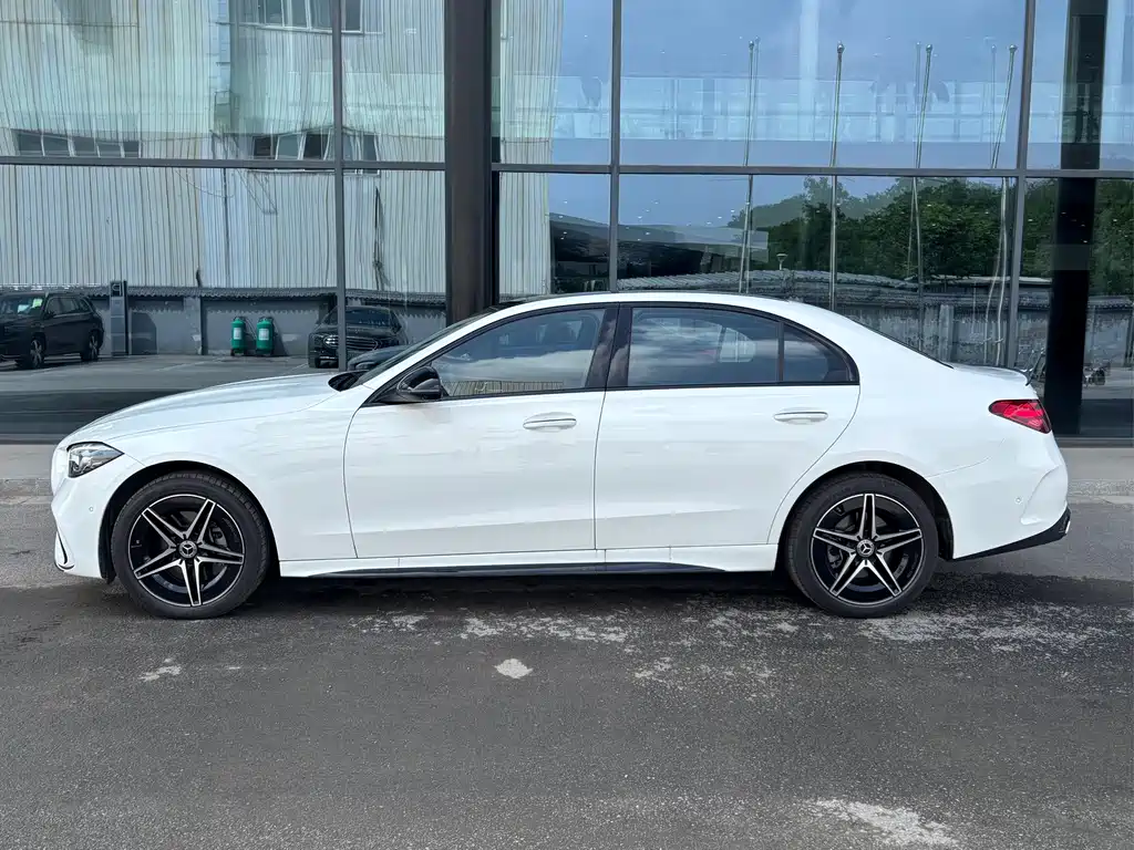 Mercedes-Benz C-Class 2025 — фото 3