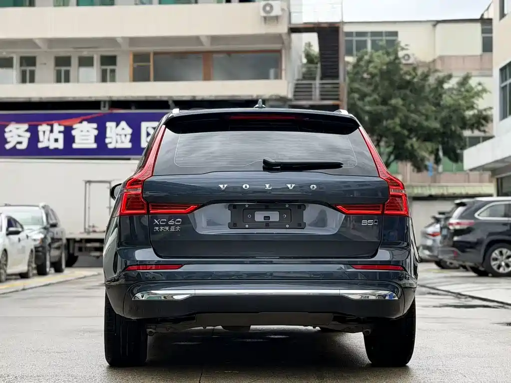 Volvo XC60 2021 — фото 11