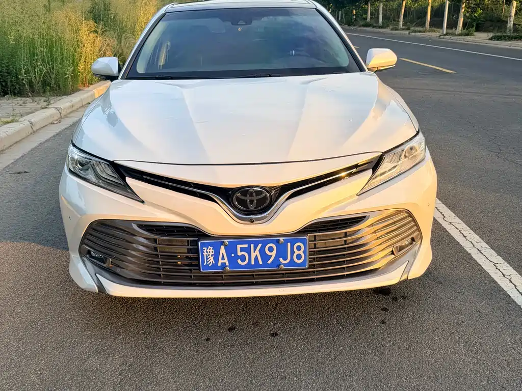 Toyota Camry 2018 — фото 2