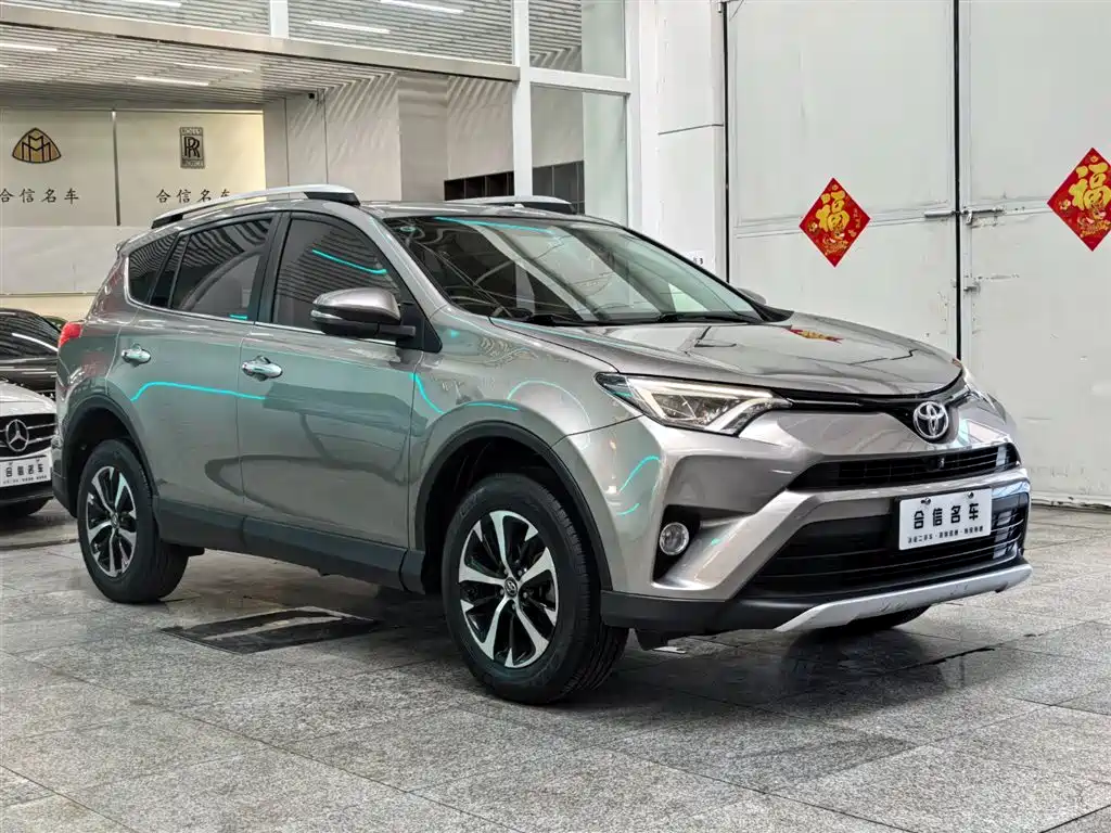 Toyota RAV4 2018 — фото 2