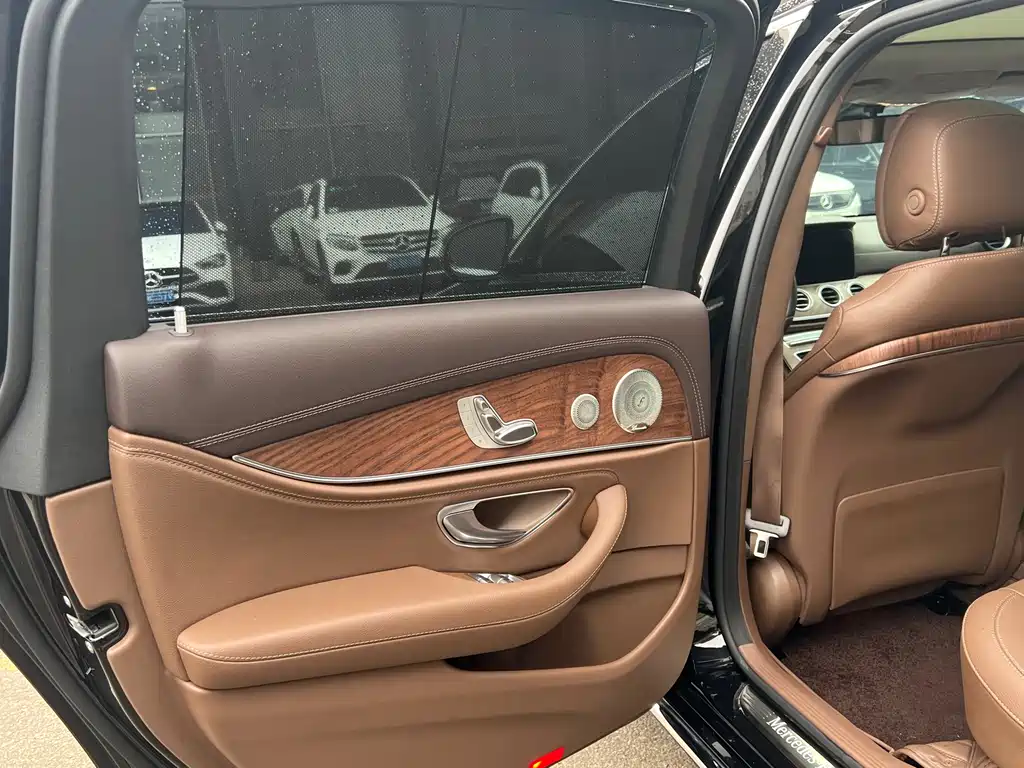 Mercedes-Benz E-Class 2023 — фото 18