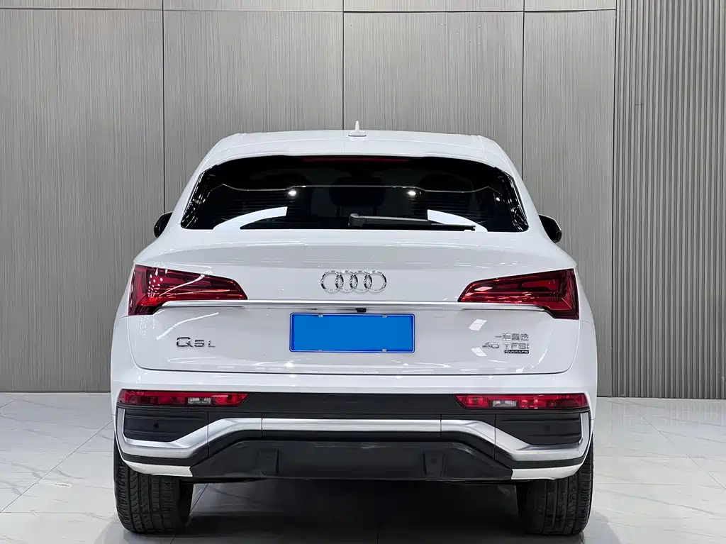 Audi Q5L Sportback 2023 — фото 4