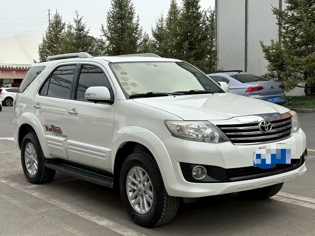 Toyota Fortuner 2015 — фото 1