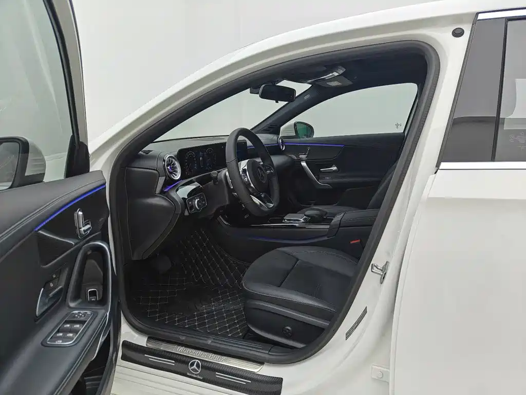 Mercedes-Benz A-Class 2023 — фото 16