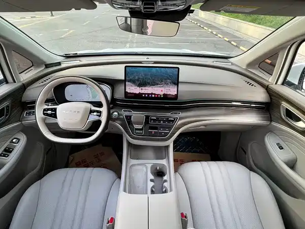 Roewe iMAX8 New Energy 2025