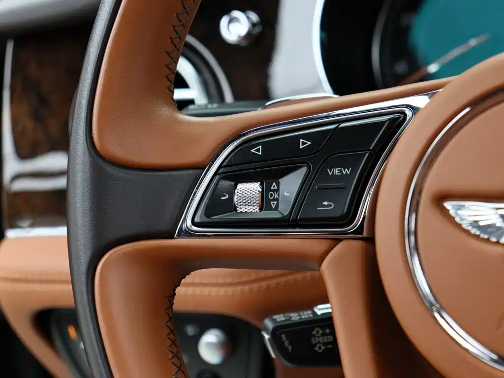 Bentley Bentayga 2019 — фото 17