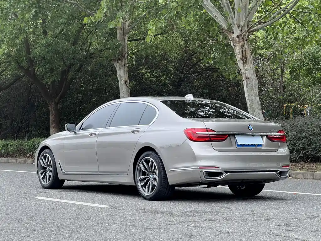 BMW 7 Series 2018 — фото 16